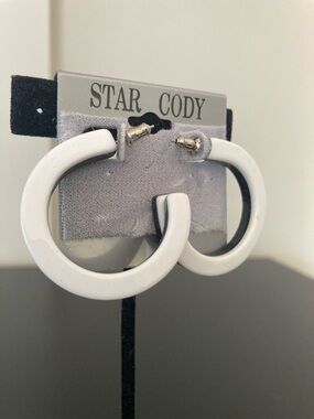 Star Cody White Hoop Earrings - Smooth Resin Hoops